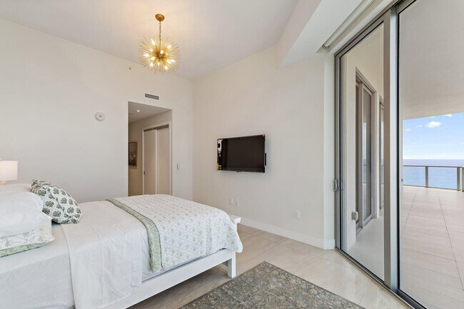 Building Photo - 3100 N Ocean Dr