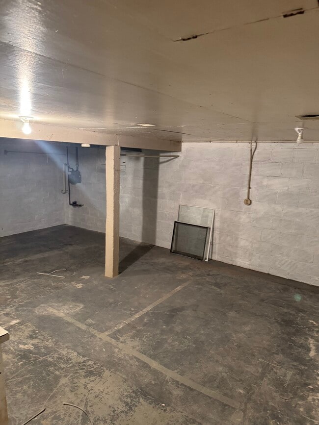 Building Photo - 440 5th St