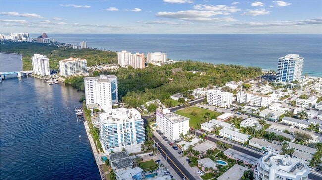 Building Photo - 720 Bayshore Dr