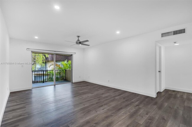 Building Photo - 13712 SW 90th Ave