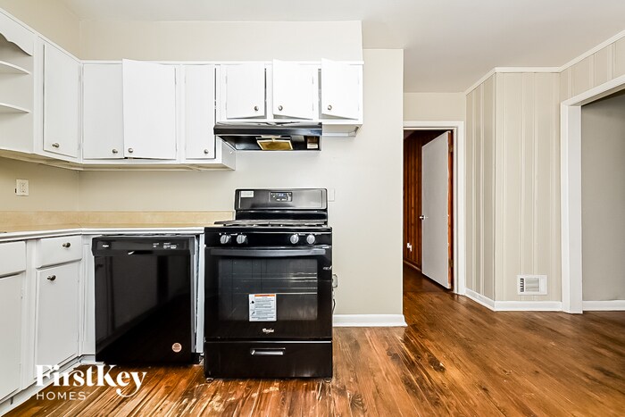 Building Photo - 4707 City View Dr