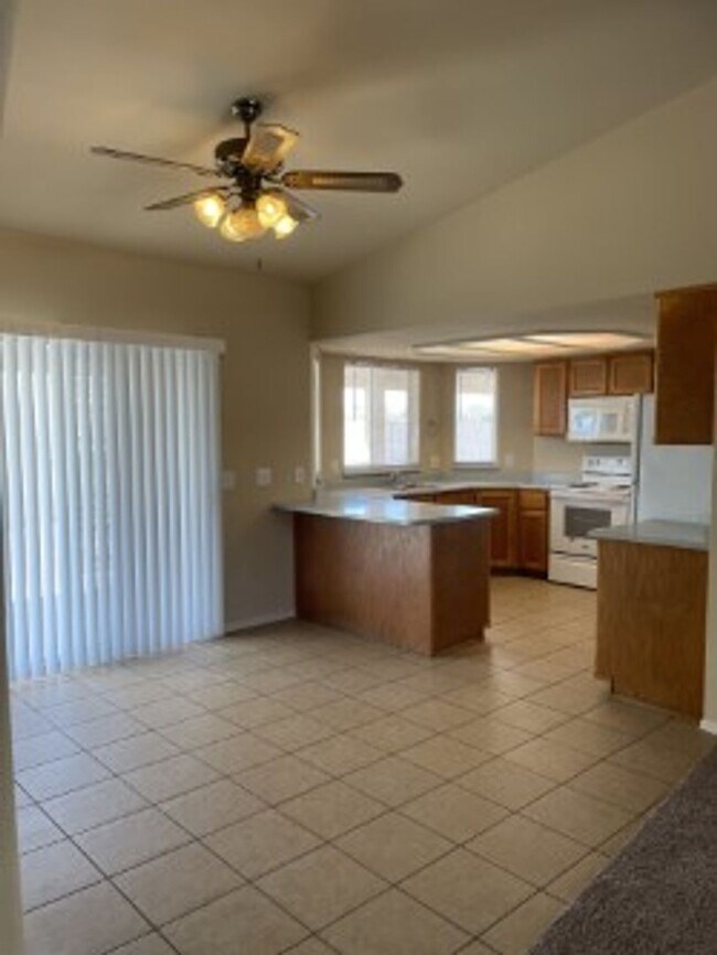 Building Photo - 3639 Tarpon Dr