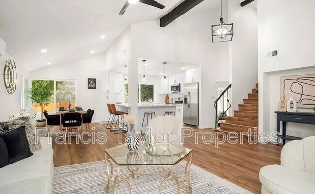 Building Photo - 13837 Paseo Cardiel