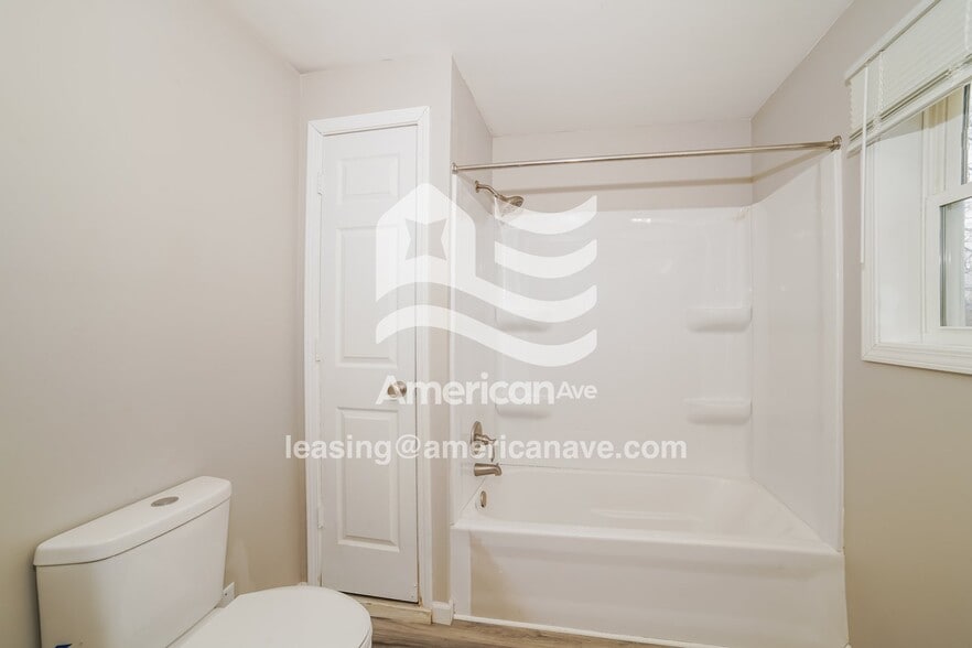 Building Photo - 302 Wagner St