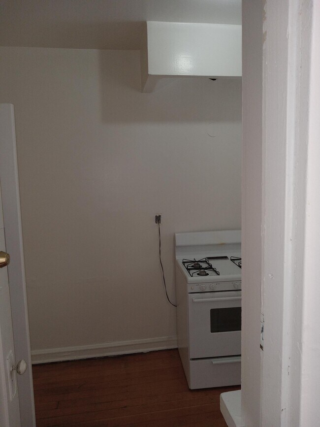 Building Photo - 128 Falcon Ave