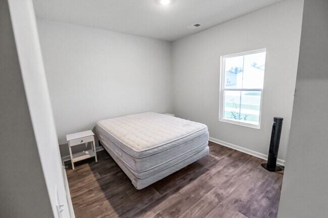 Building Photo - 168 Bottlebrush Dr