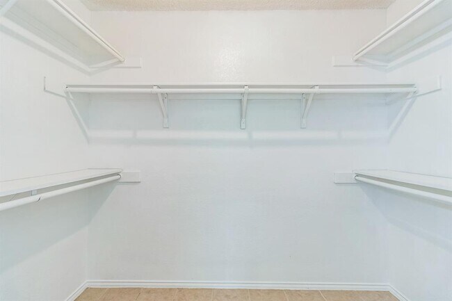 Building Photo - 800 Mountain Ridge Dr