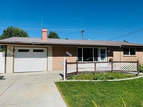 Building Photo - 737 Anthon Ave