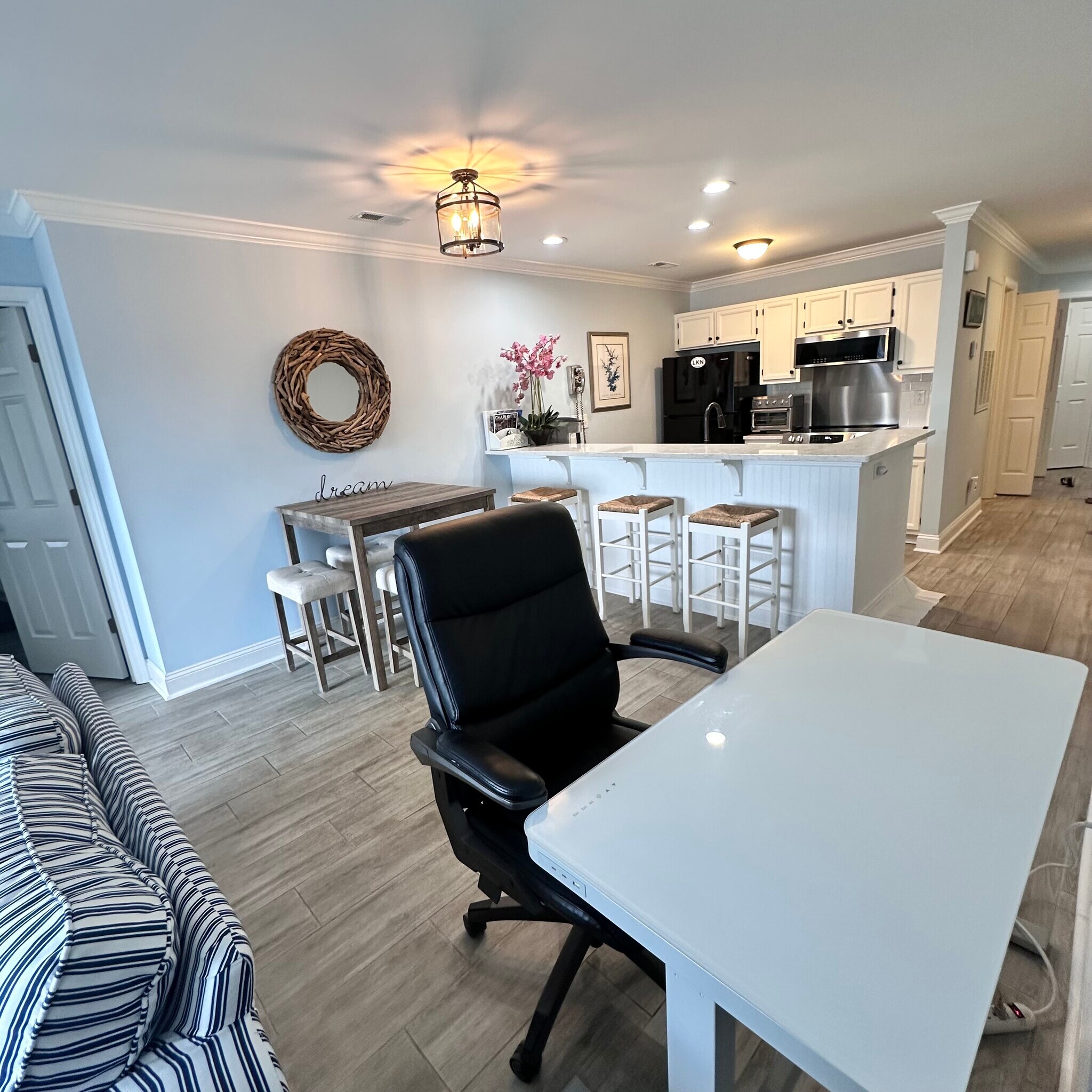 Adjustable Height office table - 18713 Vineyard Point Ln