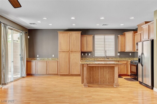 Building Photo - 1005 Roaring River Ave