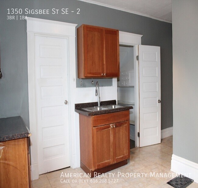 Building Photo - 1350 Sigsbee St SE