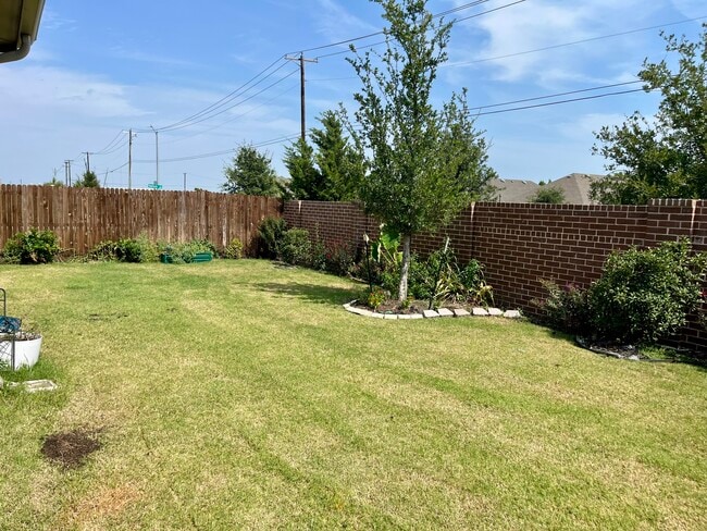 Building Photo - 2816 Sage Brush Dr