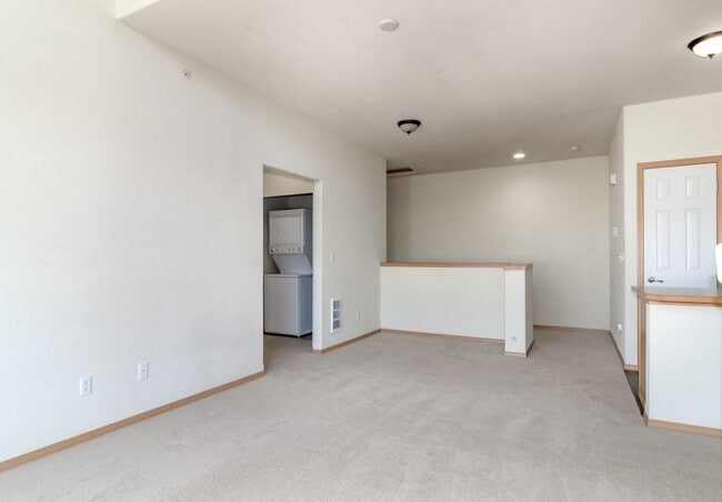 Building Photo - 2-Bedroom DuPont Condo with New Interior Paint and Carpet