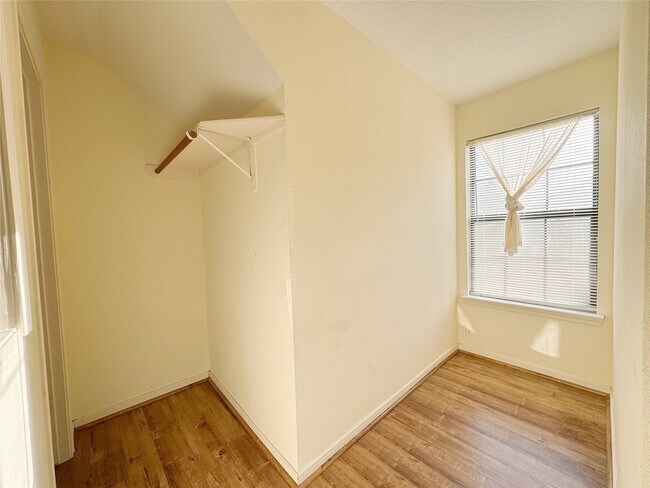 Building Photo - 8631 Mapletwist St