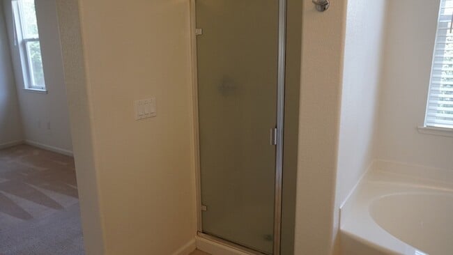 Building Photo - Spacious 3 bedroom 2 bath home in Rancho Cordova!!