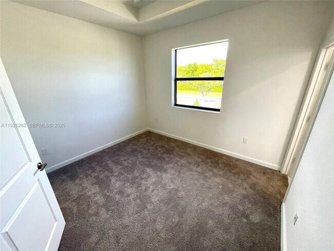 Building Photo - 20671 NE 7th Pl