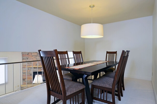 Building Photo - Wonderful 3 Bed 2 Bath Townhome in Little Canada