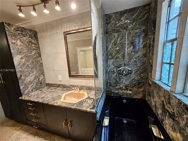 Building Photo - 38 SW 6th St