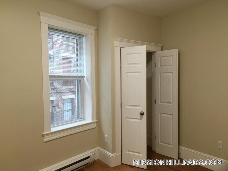 Building Photo - 887 Huntington Ave