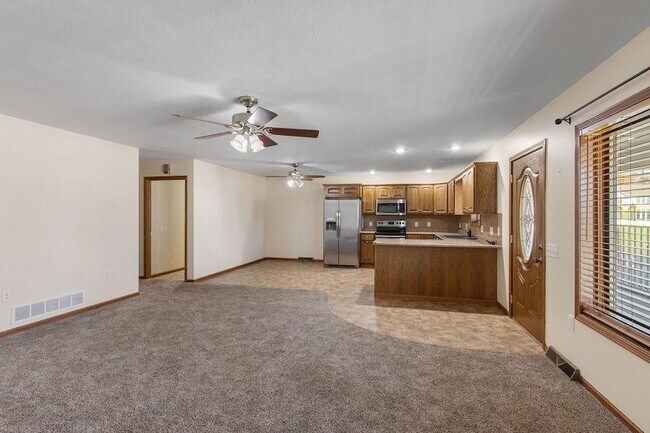 Building Photo - 112 N 5th St