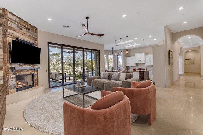 Building Photo - 6938 E Lomas Verdes Dr