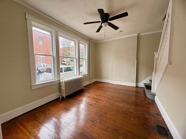 Building Photo - 2 Bedroom 1 Bathroom in Lancaster City!