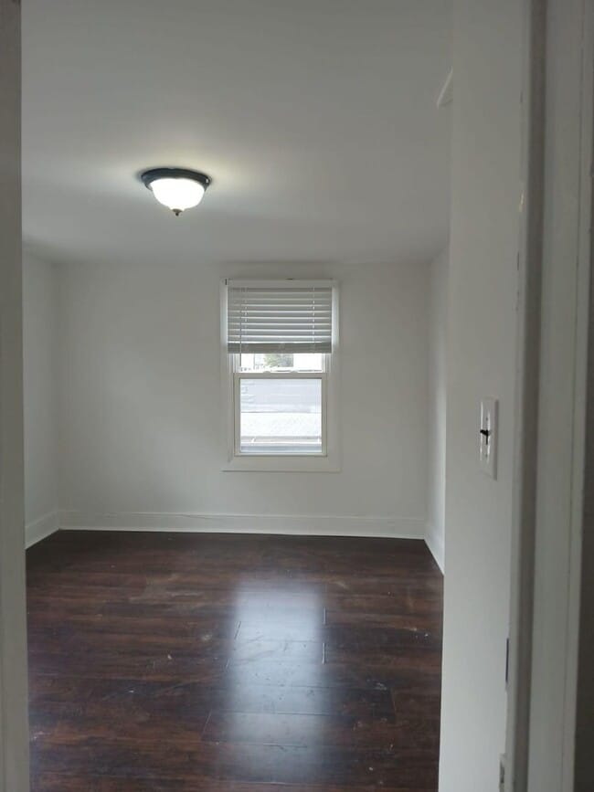 Building Photo - 529 York St