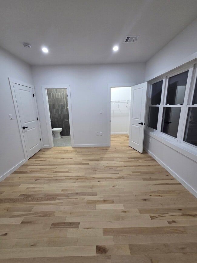 Building Photo - 15 Voorhees St