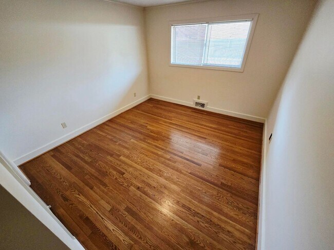 Building Photo - 3261 Alamance Rd