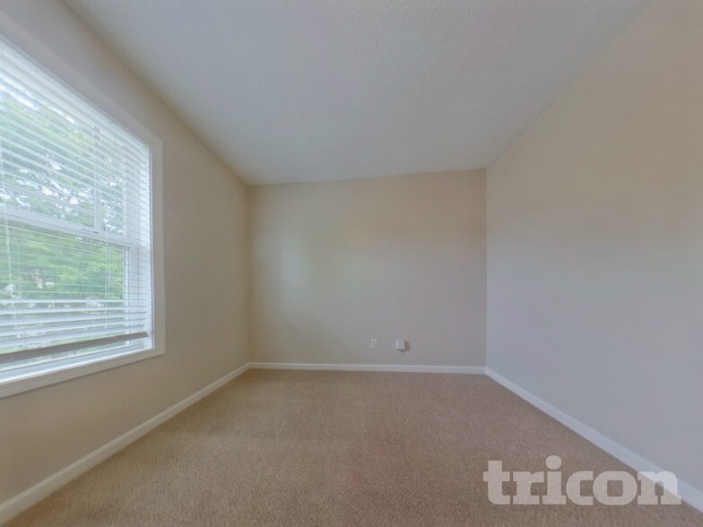 Building Photo - 611 Hemlock Ct