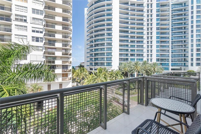 Building Photo - 6000 Collins Ave