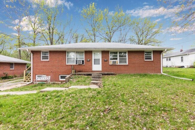 Primary Photo - 1BR/1BA Duplex in Convenient Location! Har...