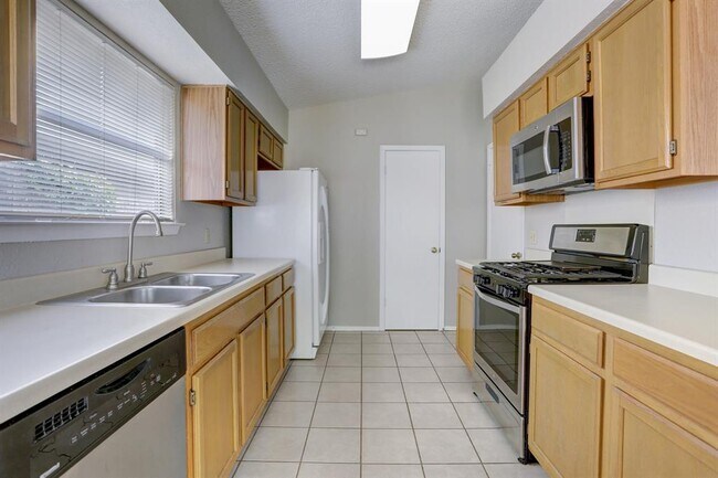 Building Photo - 911 Isernia Dr