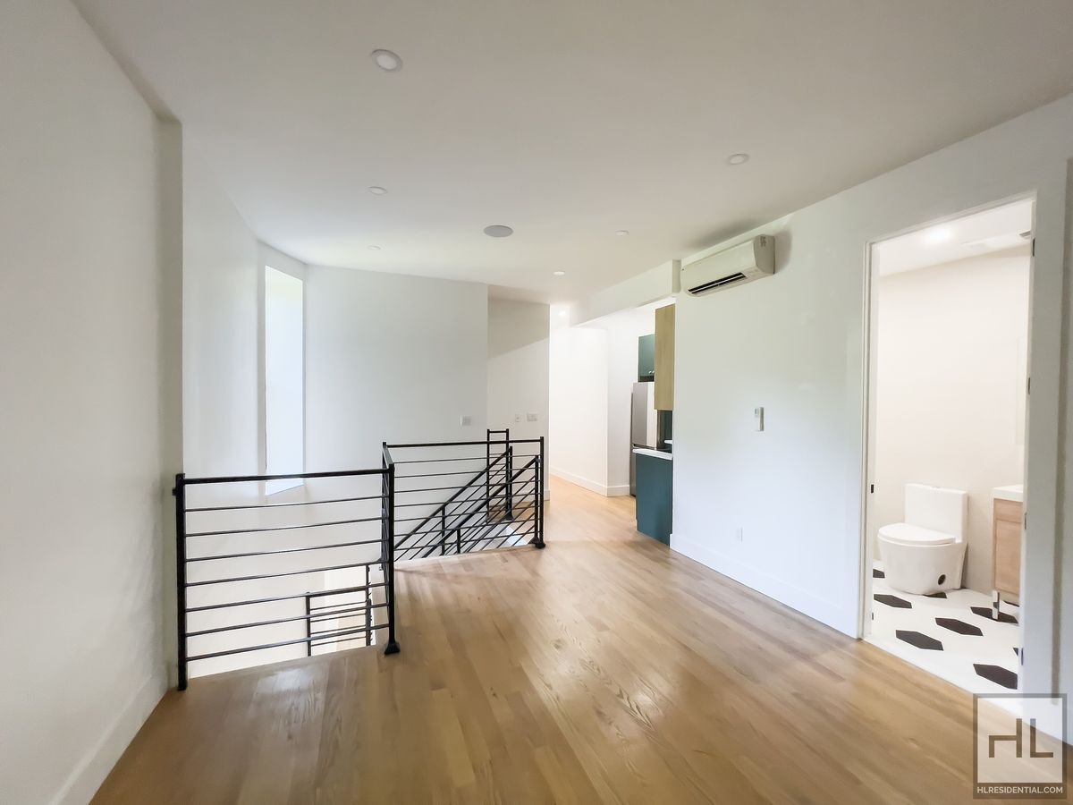 Building Photo - PUTNAM AVENUE / Spacious 2-Bed Duplex
