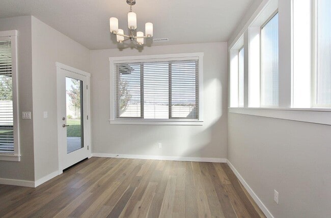 Building Photo - 2174 E Mendota Dr