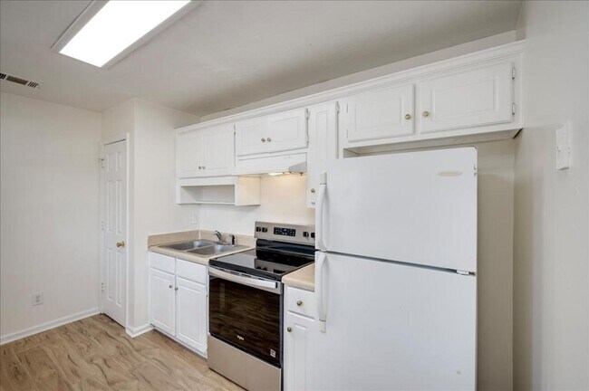 Building Photo - 953 Hopkins St