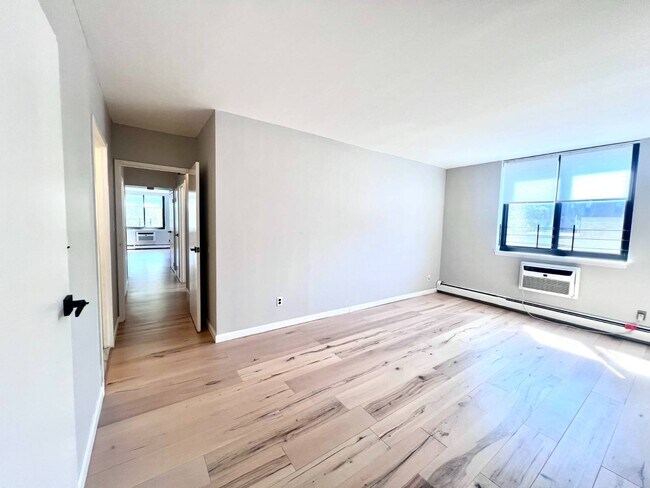Building Photo - 144-77 Roosevelt Ave