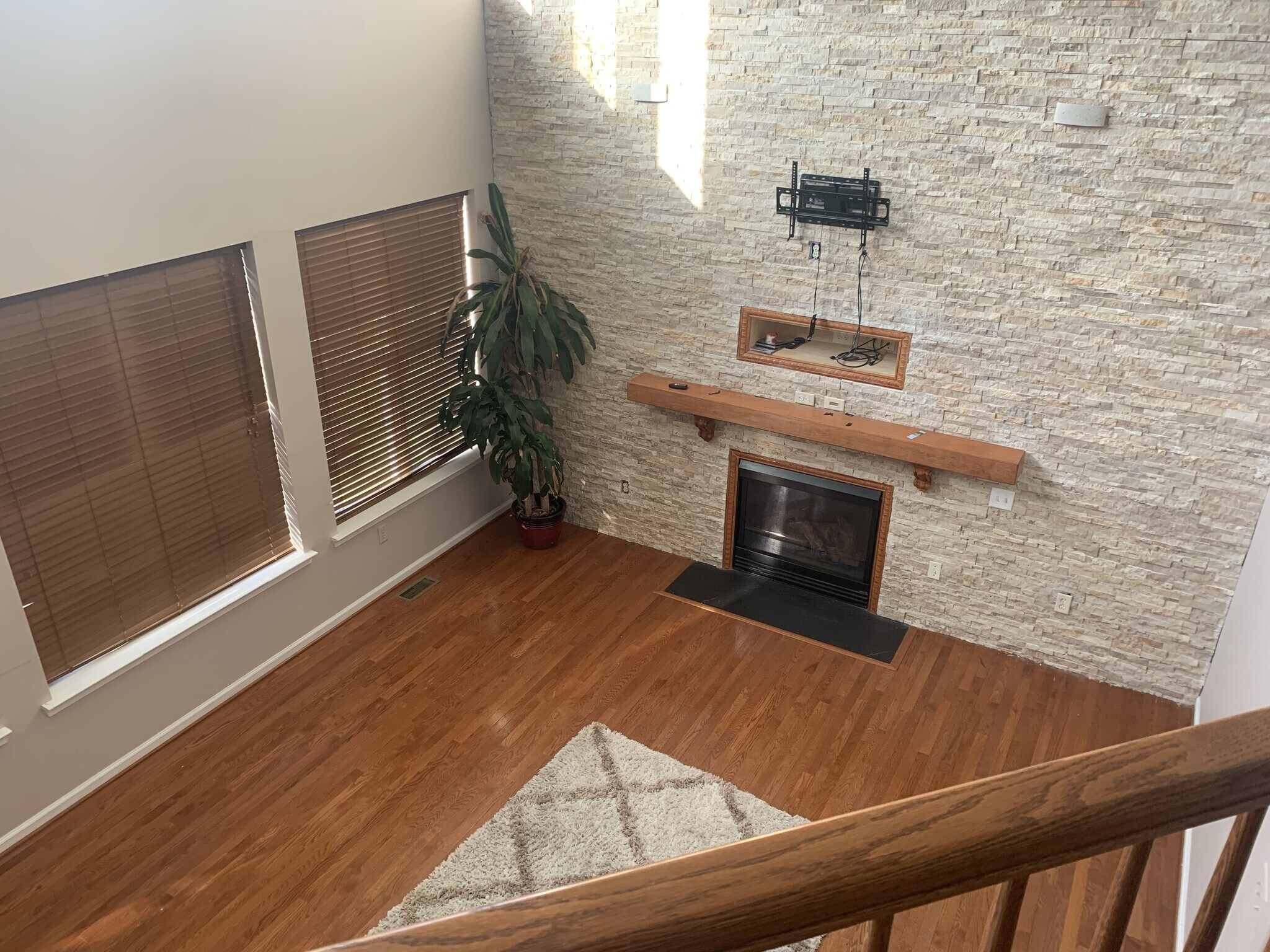 Building Photo - 805 Anna Ln