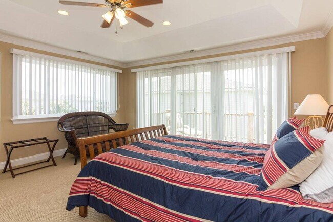 Building Photo - (W098) 4 Sea Oats Lane, Wrightsville Beach...