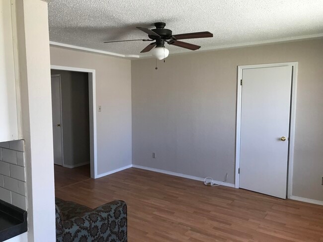 Building Photo - 10229 Ashwood Dr