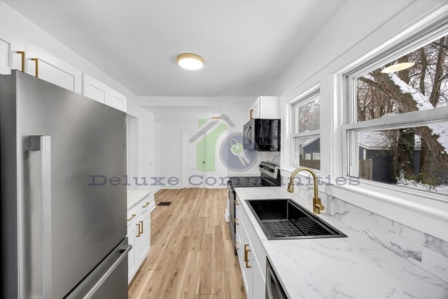 Building Photo - 2 MONTH LEASE ONLY! GORGEOUS 4 BEDROOM HOME!!! Available NOW- Month to month lease only!