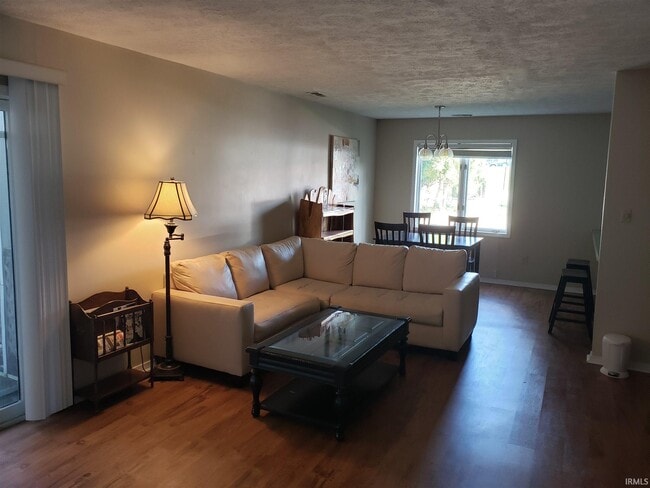 Building Photo - 1204 S College Mall Rd