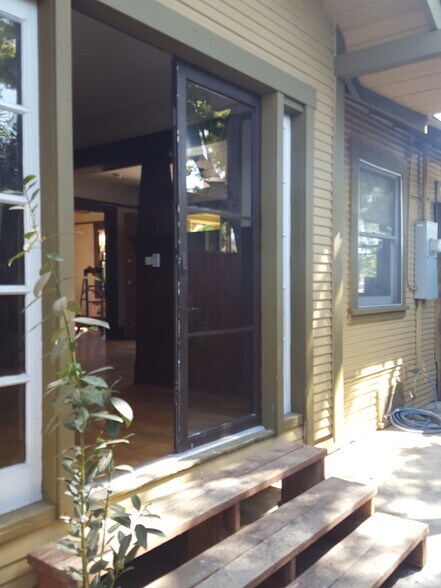 Building Photo - 495 Gaviota Ave