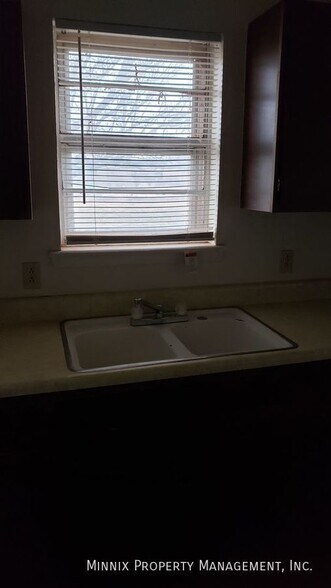 Building Photo - 619 S Crosby St