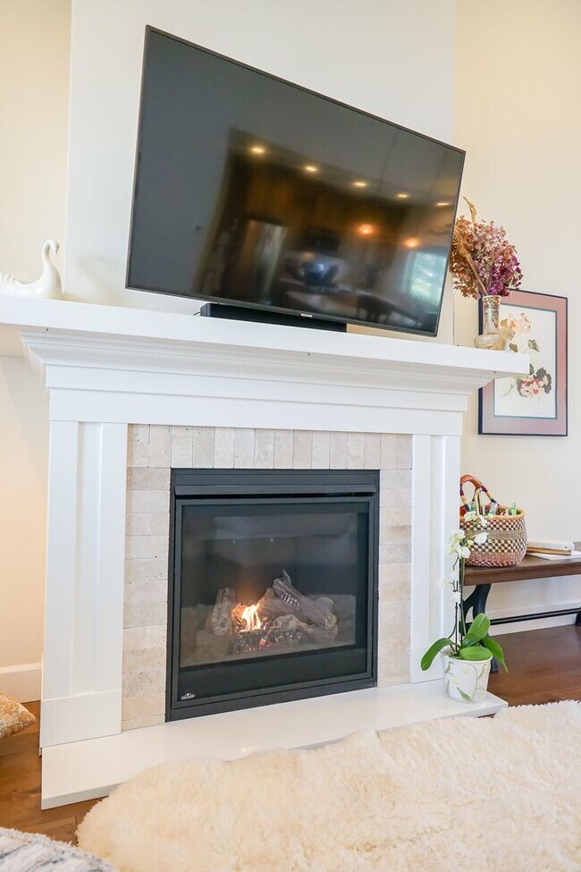 Building Photo - Beautiful Dover Bay Home