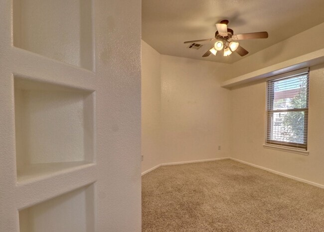 Building Photo - 2305 Santo Domingo Ave