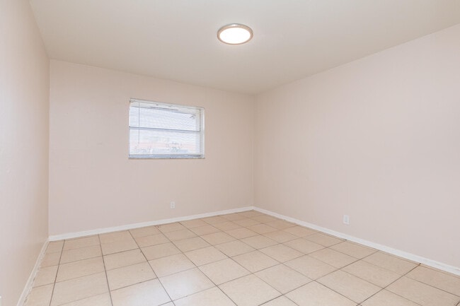 Building Photo - 7750 SW 10th Ct