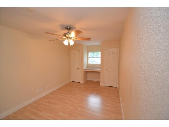 Building Photo - UT PRE-LEASE: 2 bd/ 1 ba North campus/Hyde...