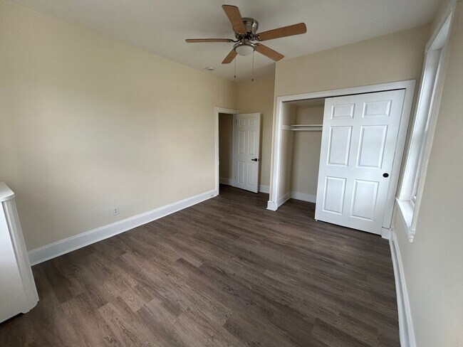 Building Photo - 423 Righter St