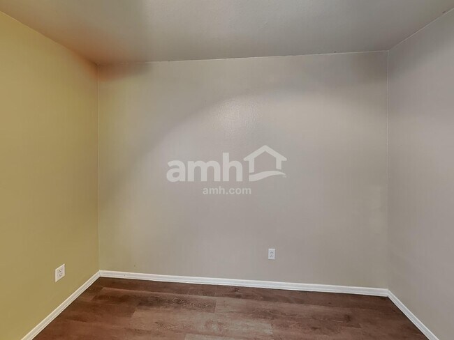 Building Photo - 3002 N 130th Ave